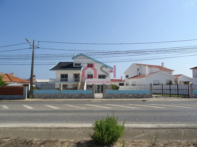 Moradia T9 para Venda em Atouguia da Baleia Foto 3