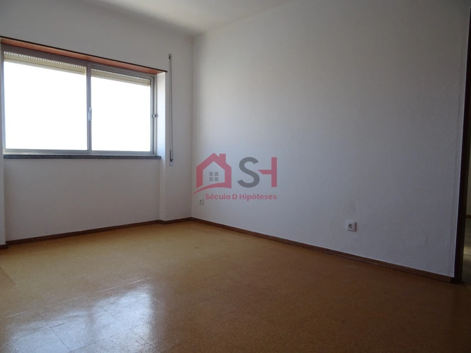 Moradia T9 para Venda em Atouguia da Baleia Foto 17