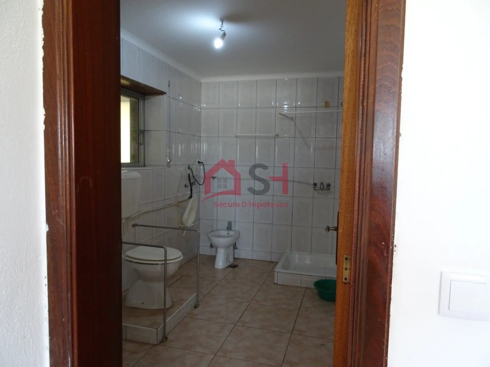 Moradia T9 para Venda em Atouguia da Baleia Foto 6