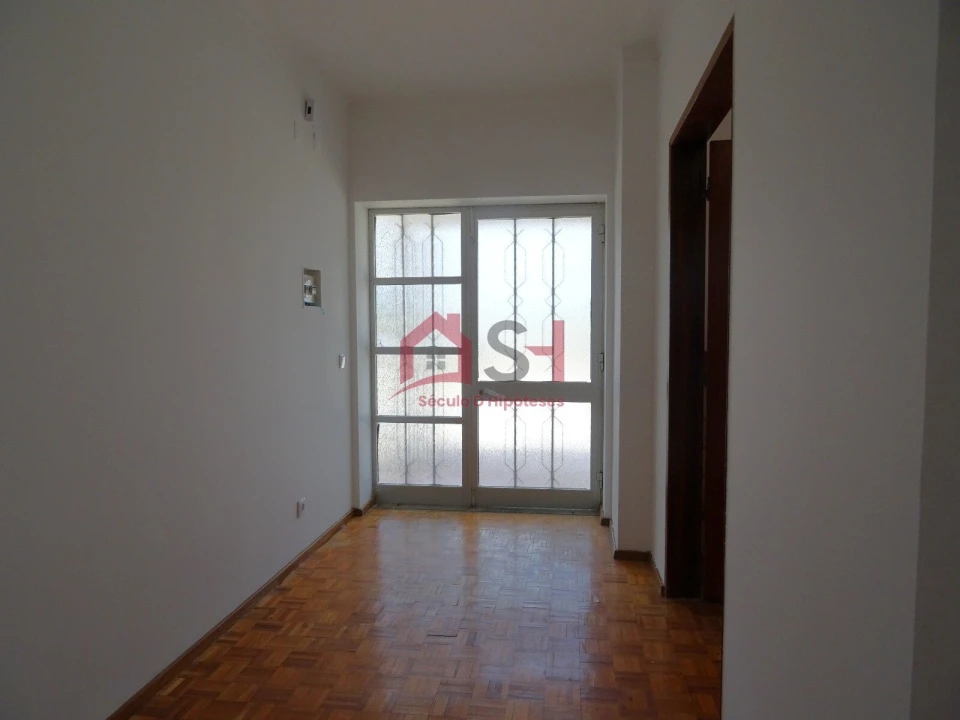 Moradia T9 para Venda em Atouguia da Baleia Foto 16