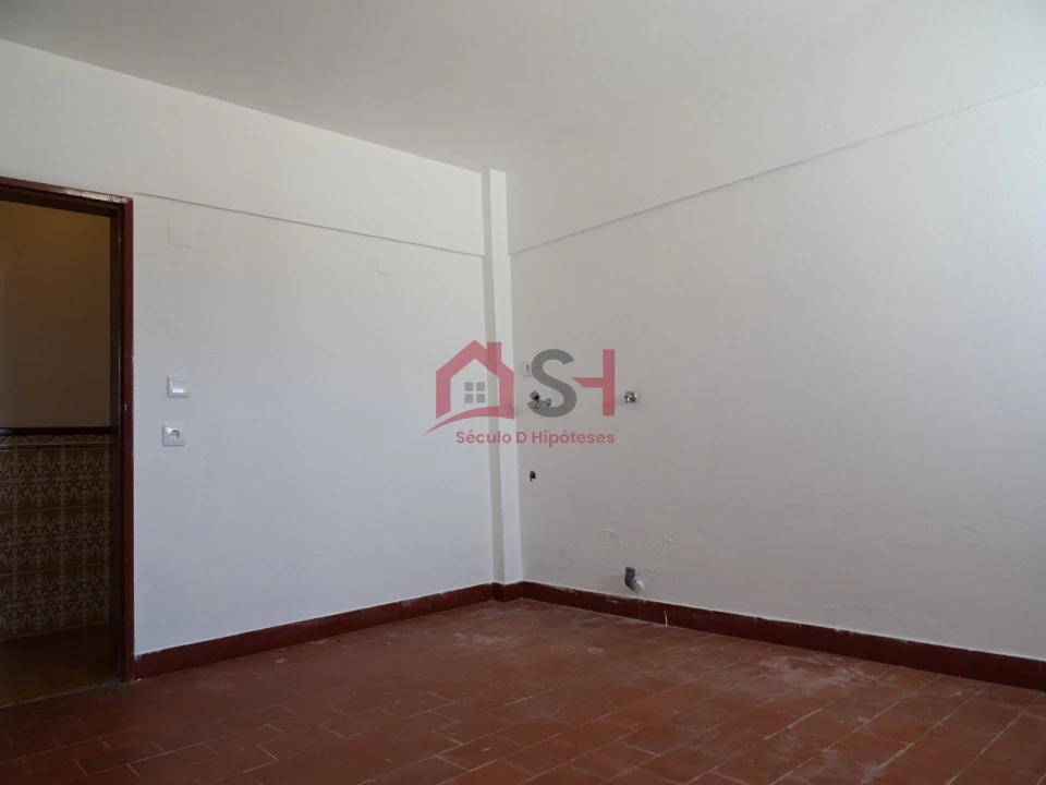 Moradia T9 para Venda em Atouguia da Baleia Foto 12