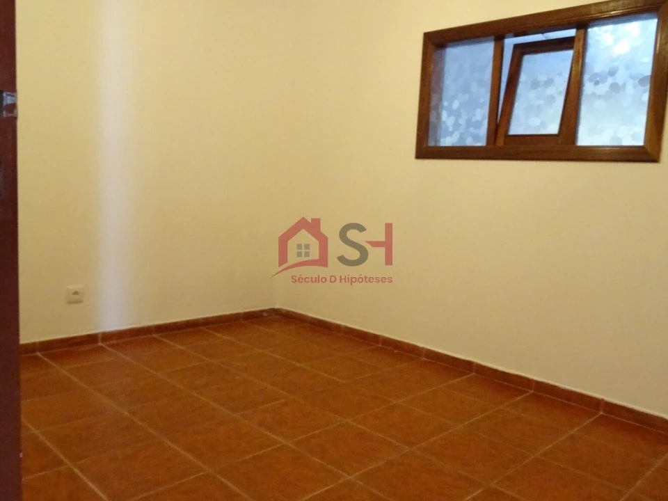 Moradia T9 para Venda em Atouguia da Baleia Foto 7