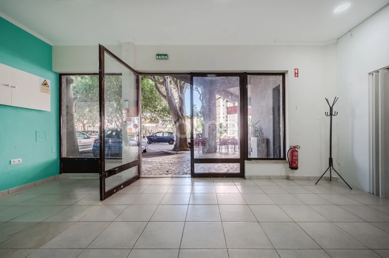 Negócio para Venda em Algés, Linda-A-Velha e Cruz Quebrada-Dafundo Foto 7