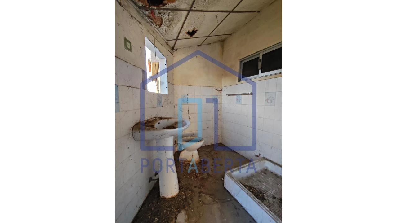 Moradia T2 para Venda em Santo Estêvão Foto 8