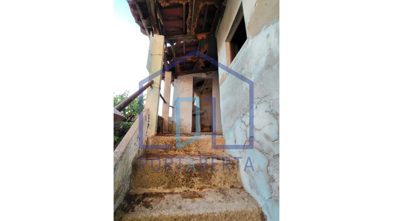 Moradia T2 para Venda em Santo Estêvão Foto 3