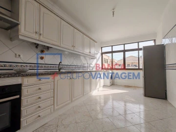 Apartamento T4 para Venda em Marvila, Ribeira Santarém, São Salvador, São Nicolau