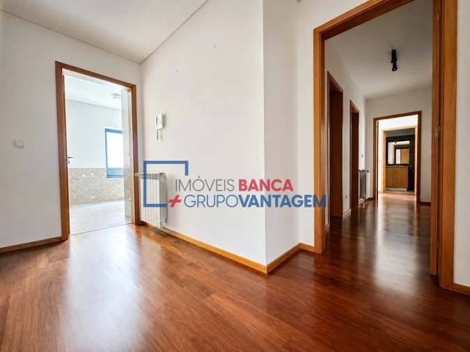 Apartamento T2 para Venda em Oliveira do Douro Foto 2