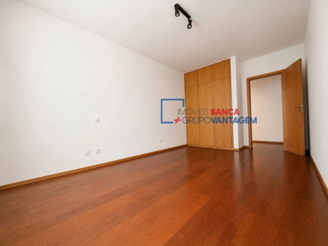 Apartamento T2 para Venda em Oliveira do Douro Foto 16