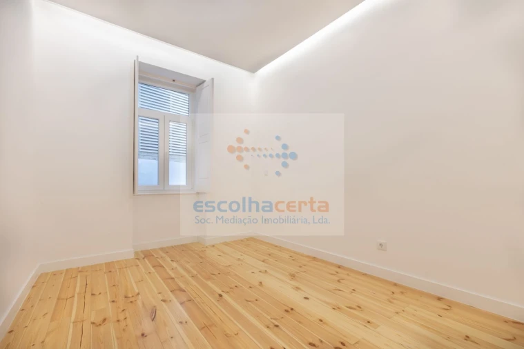 Apartamento T4 para Venda em Santo António Foto 3