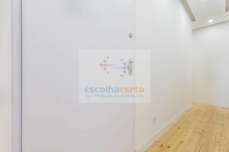 Apartamento T4 para Venda em Santo António Foto 13