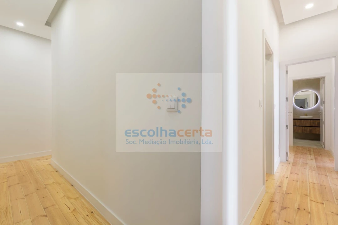 Apartamento T4 para Venda em Santo António Foto 16