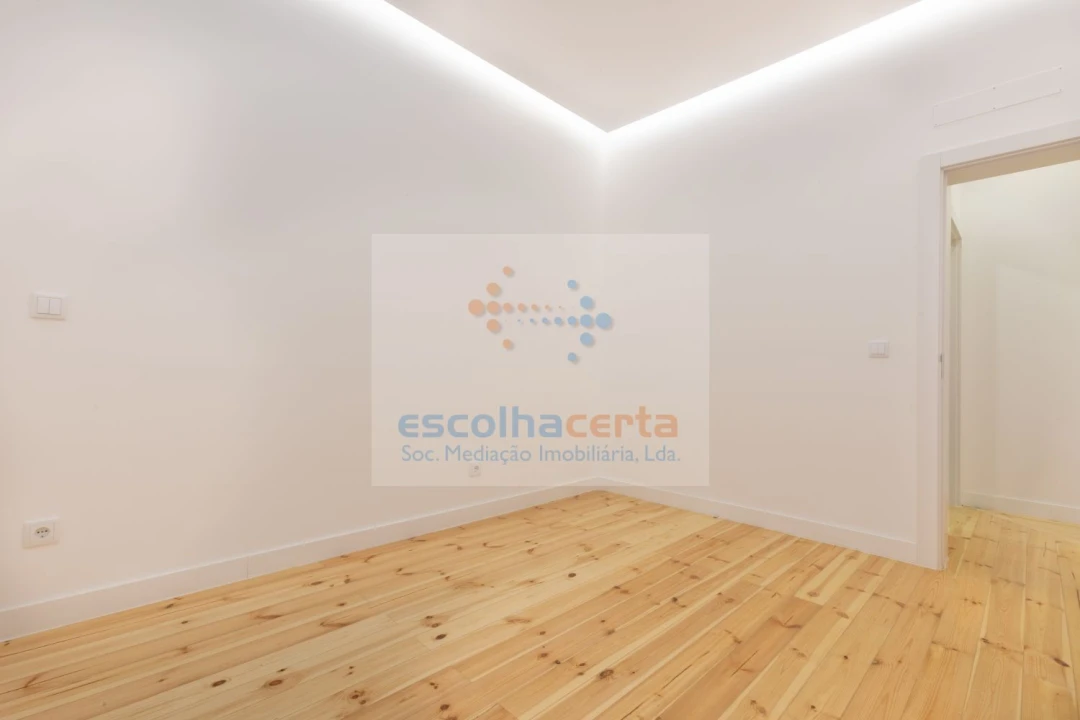 Apartamento T4 para Venda em Santo António Foto 5