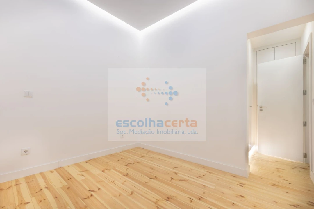 Apartamento T4 para Venda em Santo António Foto 8