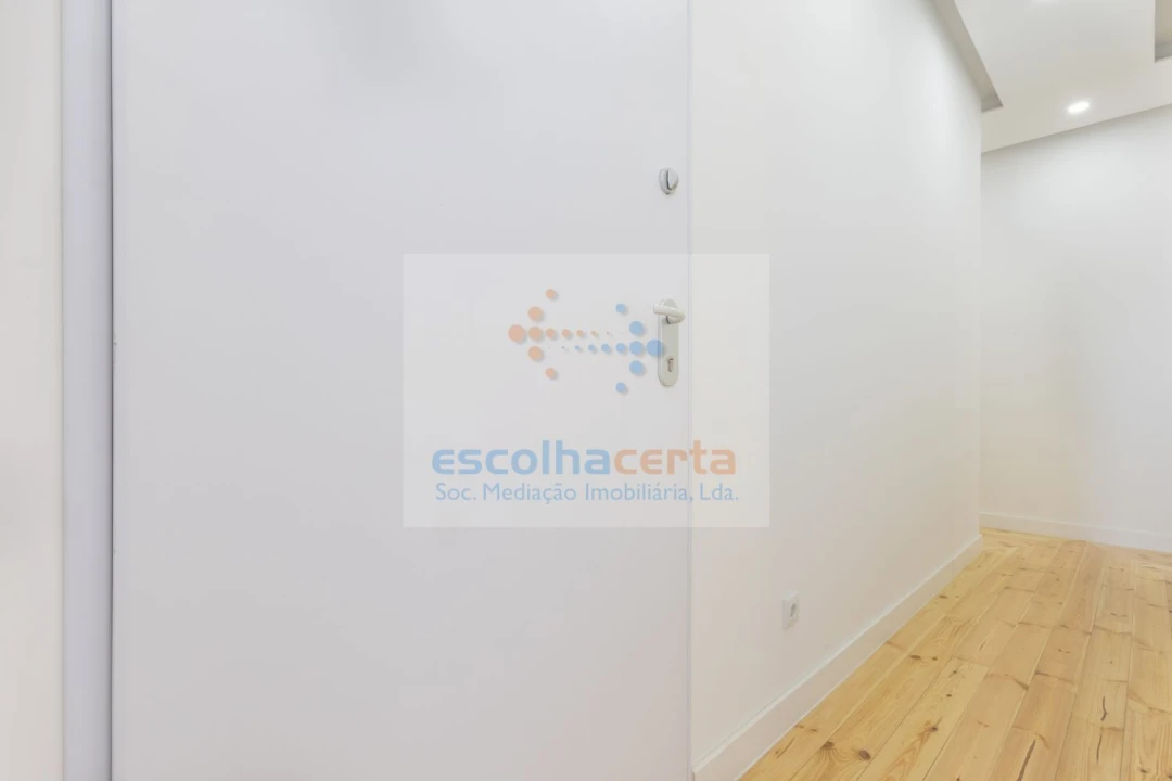 Apartamento T4 para Venda em Santo António Foto 13