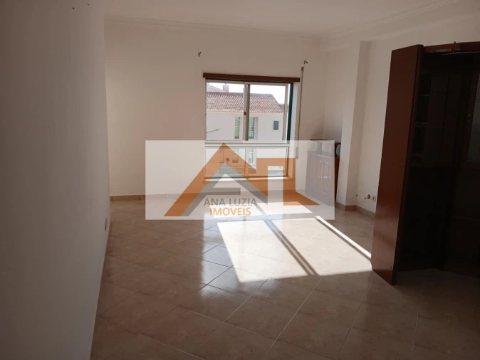 Apartamento T2 para Venda em Nazare Foto 9