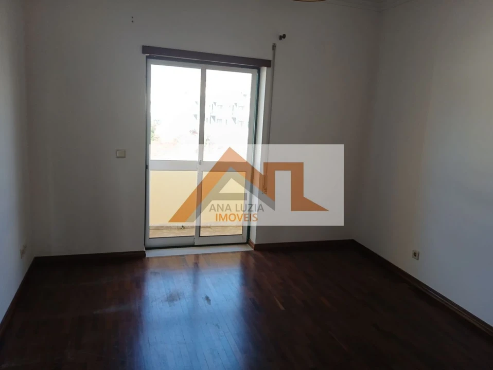 Apartamento T2 para Venda em Nazare Foto 6