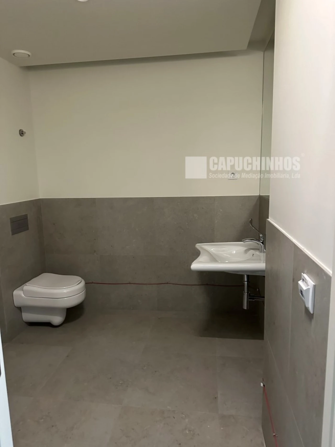 Loja para Arrendamento em Avenidas Novas Foto 13