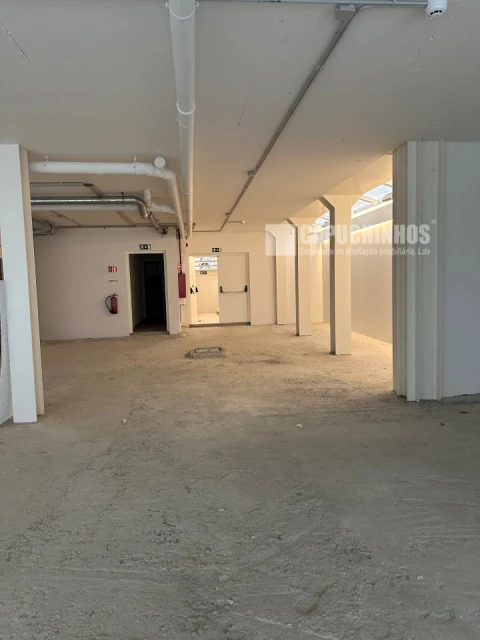 Loja para Arrendamento em Avenidas Novas