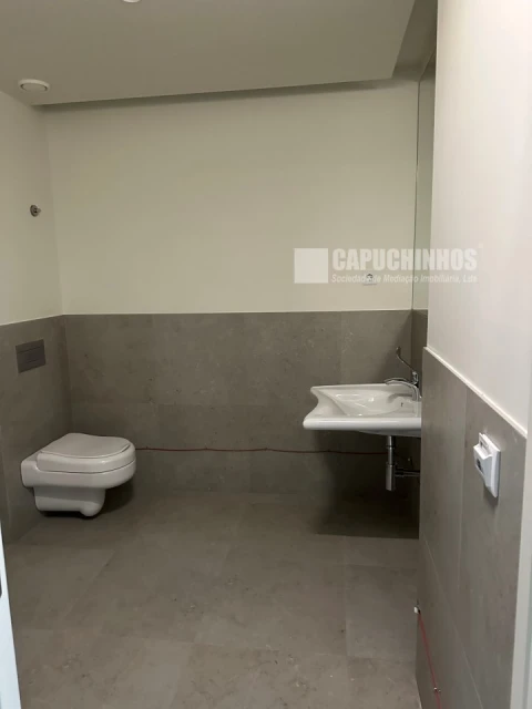 Loja para Arrendamento em Avenidas Novas