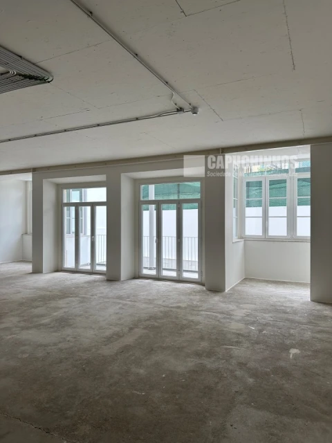 Loja para Arrendamento em Avenidas Novas