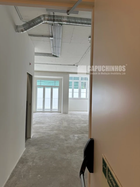 Loja para Arrendamento em Avenidas Novas