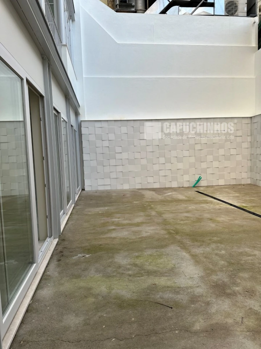 Loja para Arrendamento em Avenidas Novas Foto 10