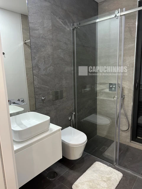 Moradia T5 para Venda em Charneca de Caparica e Sobreda