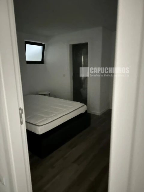 Moradia T5 para Venda em Charneca de Caparica e Sobreda