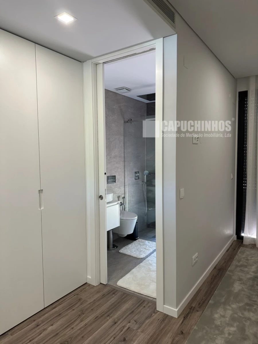 Moradia T5 para Venda em Charneca de Caparica e Sobreda Foto 14