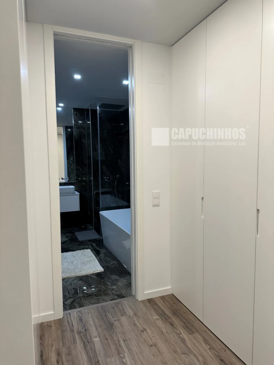 Moradia T5 para Venda em Charneca de Caparica e Sobreda Foto 18