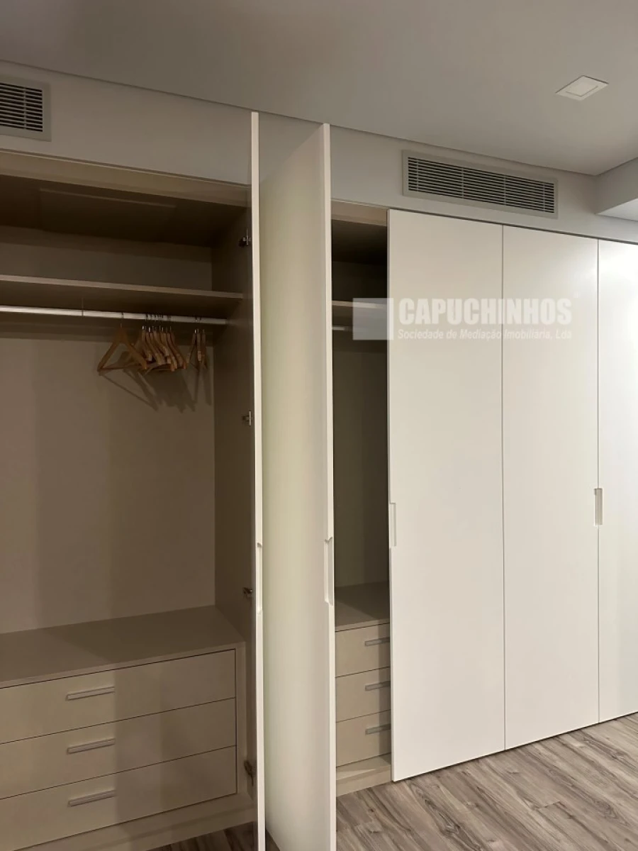 Moradia T5 para Venda em Charneca de Caparica e Sobreda Foto 26