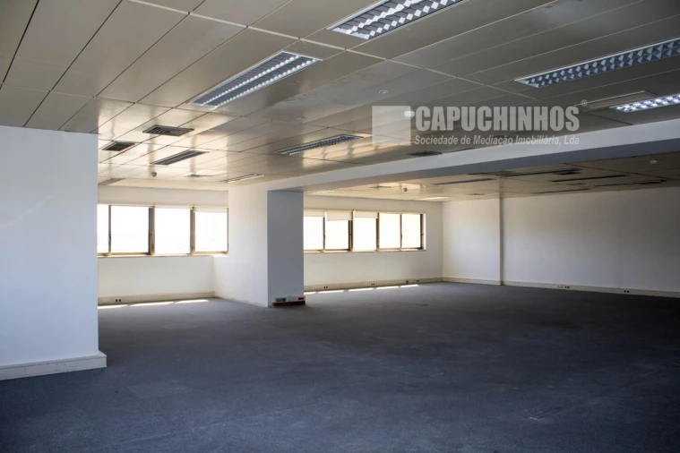 Escritório para Arrendamento em Algés, Linda-A-Velha e Cruz Quebrada-Dafundo Foto 21