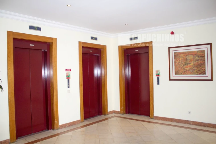 Escritório para Arrendamento em Algés, Linda-A-Velha e Cruz Quebrada-Dafundo Foto 5