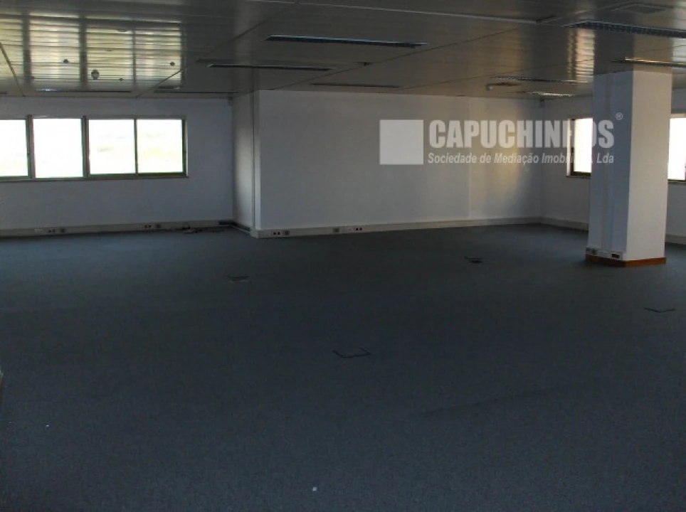 Escritório para Venda em Algés, Linda-A-Velha e Cruz Quebrada-Dafundo Foto 3