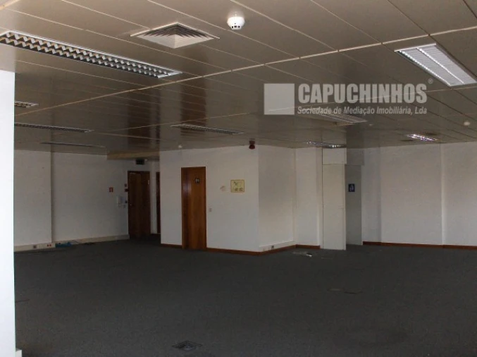 Escritório para Venda em Algés, Linda-A-Velha e Cruz Quebrada-Dafundo Foto 2