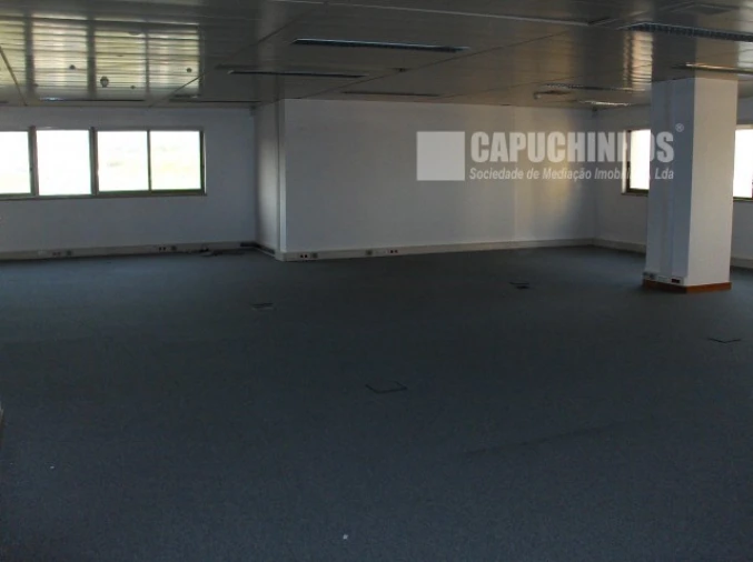 Escritório para Venda em Algés, Linda-A-Velha e Cruz Quebrada-Dafundo Foto 3