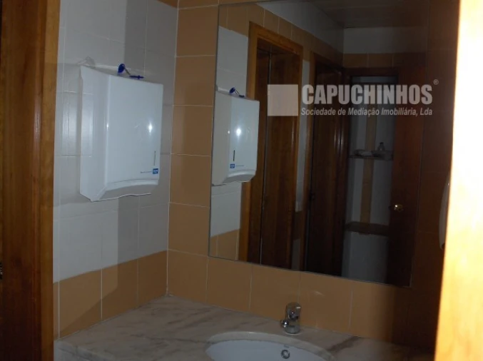 Escritório para Venda em Algés, Linda-A-Velha e Cruz Quebrada-Dafundo Foto 4