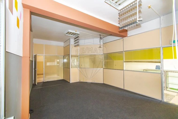 Loja para Arrendamento em Santa Iria de Azoia, São João da Talha e Bobadela Foto 8