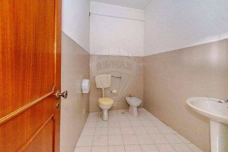 Loja para Arrendamento em Santa Iria de Azoia, São João da Talha e Bobadela Foto 12