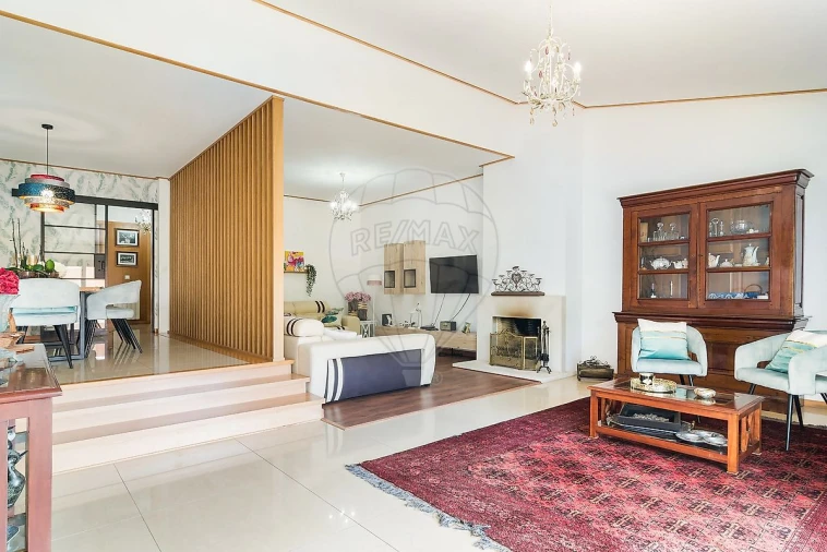 Moradia T5 para Venda em Porto Salvo Foto 8