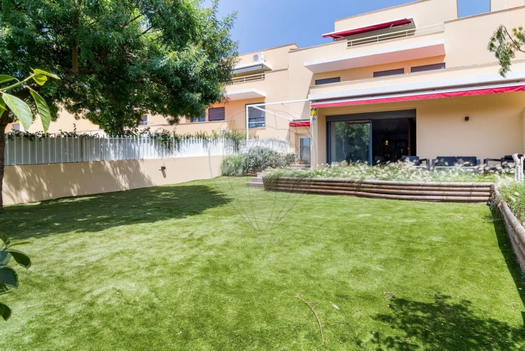 Moradia T5 para Venda em Porto Salvo Foto 2