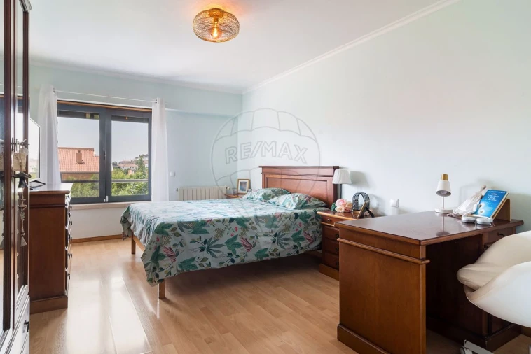 Moradia T5 para Venda em Porto Salvo Foto 17