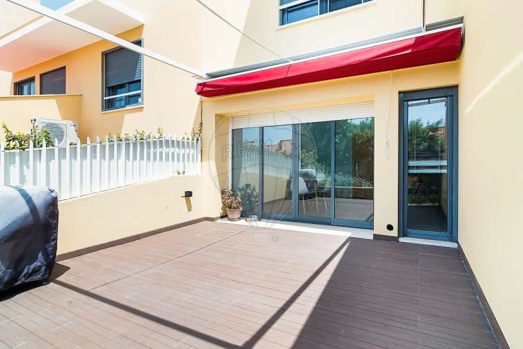 Moradia T5 para Venda em Porto Salvo Foto 5