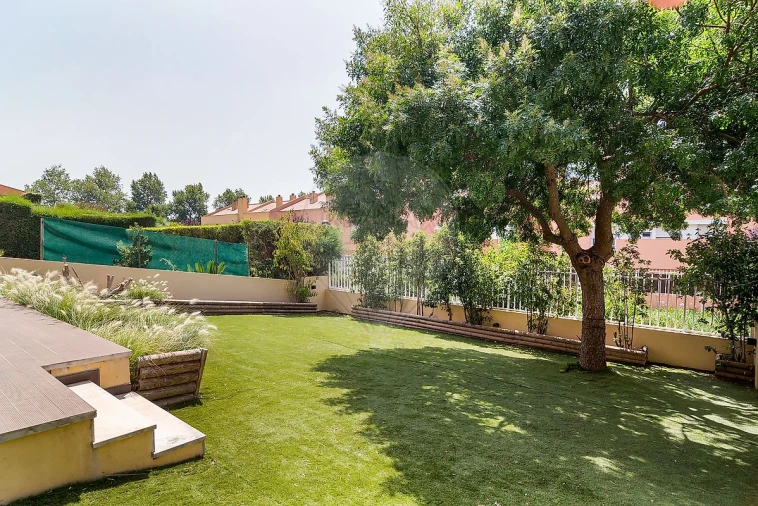 Moradia T5 para Venda em Porto Salvo Foto 4