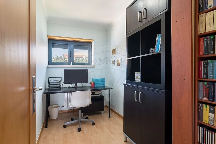 Moradia T5 para Venda em Porto Salvo Foto 16