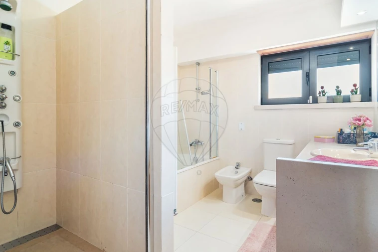 Moradia T5 para Venda em Porto Salvo Foto 22