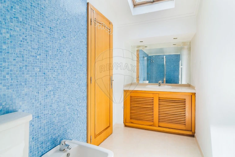 Moradia T5 para Venda em Porto Salvo Foto 23