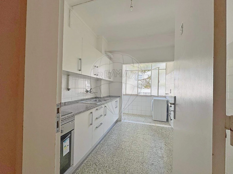 Apartamento T2 para Venda em Rio de Mouro Foto 19