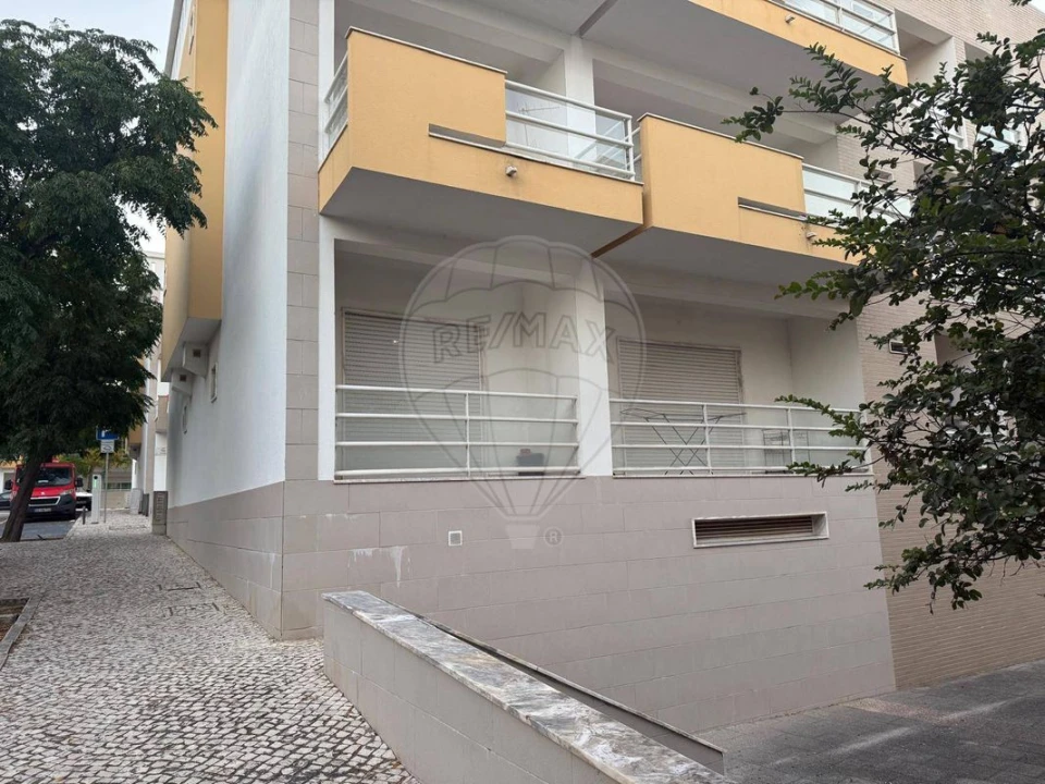 Apartamento T3 para Venda em Palhais e Coina Foto 1