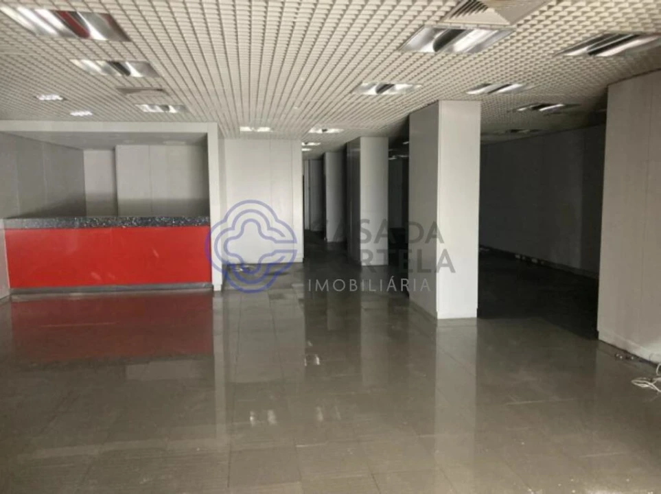 Loja para Venda em Cidade da Maia Foto 4